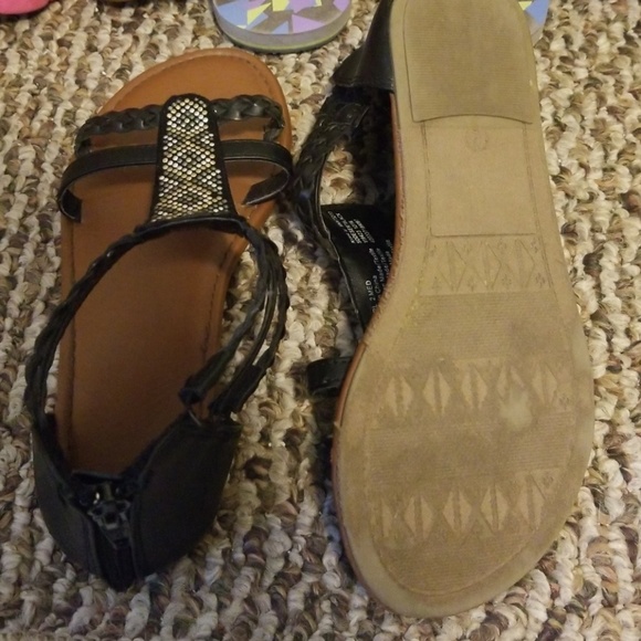 Sandals - Picture 2 of 4